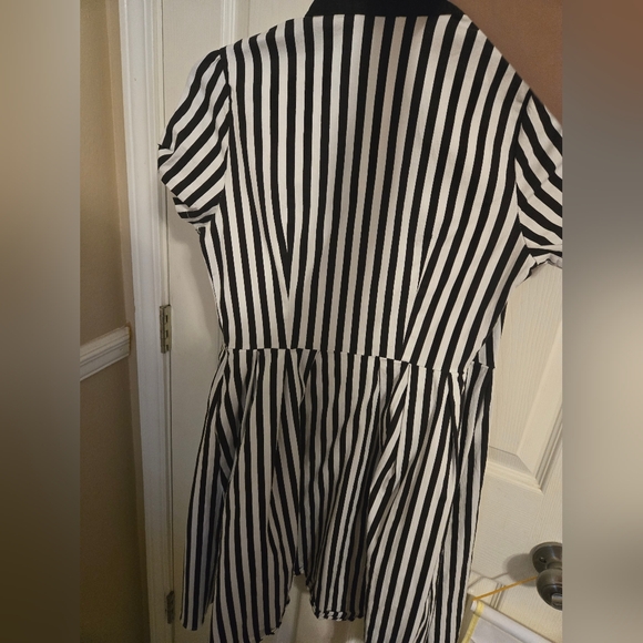 Black and White Striped Ribbon Dress - Picture 3 of 3